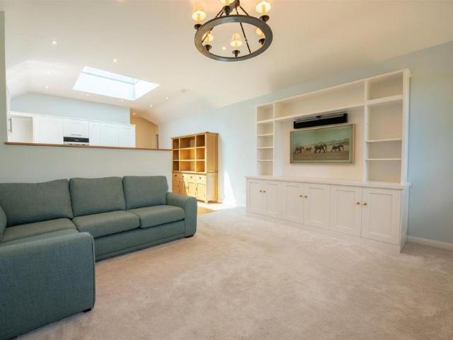 2 bedroom detached bungalow to rent