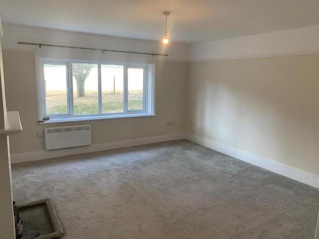 2 bedroom detached bungalow to rent
