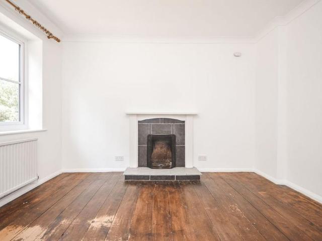 2 bedroom detached bungalow to rent