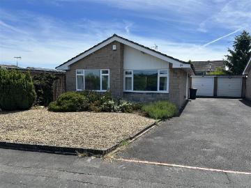 2 bedroom detached bungalow to rent
