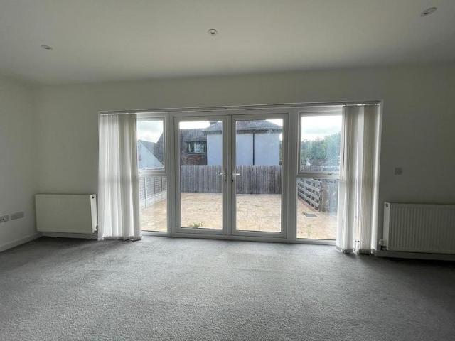 2 bedroom detached bungalow to rent