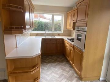 2 bedroom detached bungalow to rent