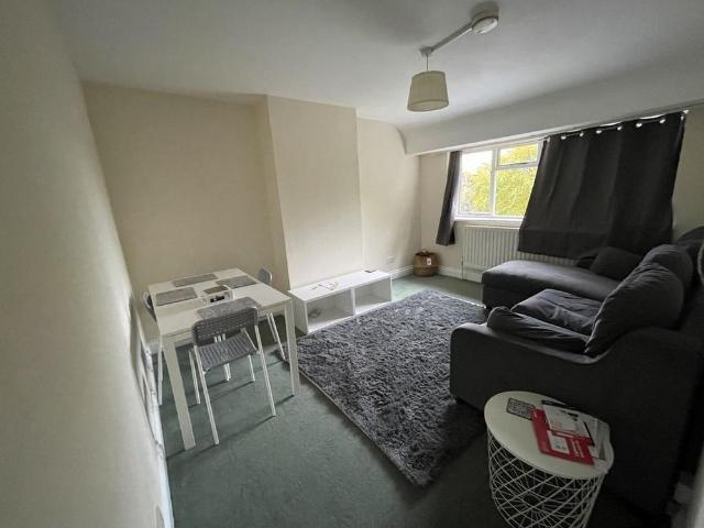 2 bedroom detached bungalow to rent
