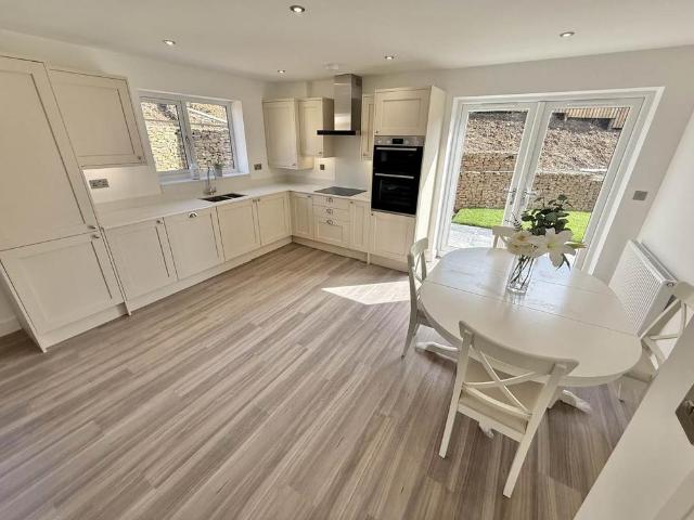 2 bedroom detached bungalow to rent
