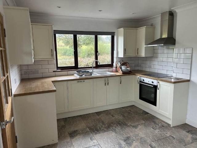 2 bedroom detached bungalow to rent