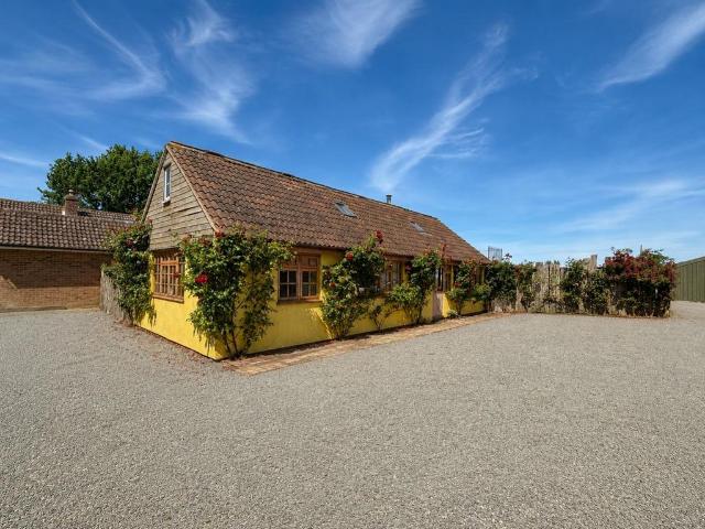 2 bedroom detached bungalow to rent