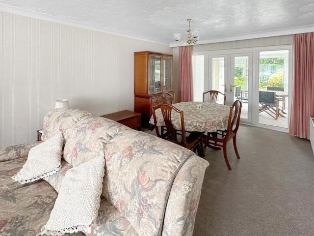 2 bedroom detached bungalow to rent