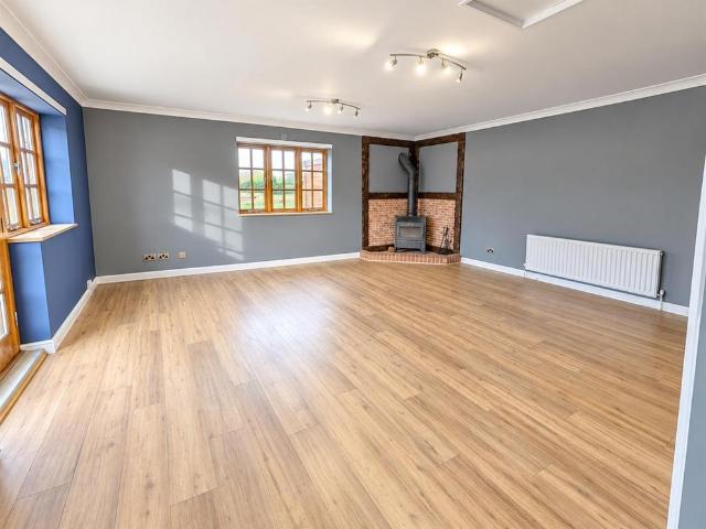 2 bedroom detached bungalow to rent
