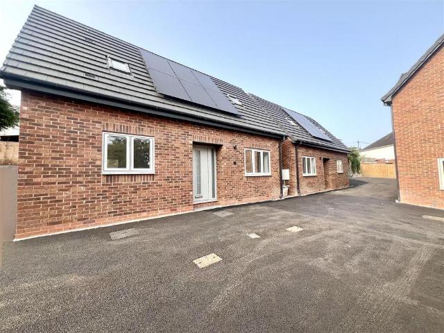 2 bedroom detached bungalow to rent