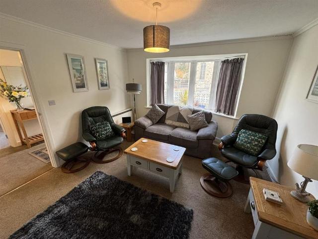 2 bedroom detached bungalow to rent