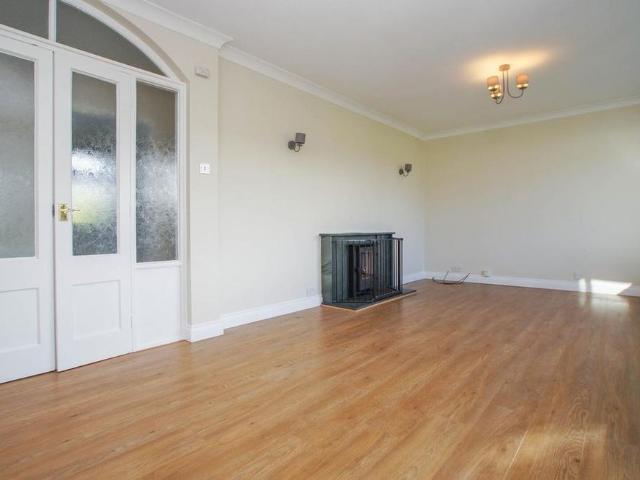 2 bedroom detached bungalow to rent