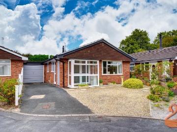 Bungalow for rent in Burhill - Garden, Equipped kitchen