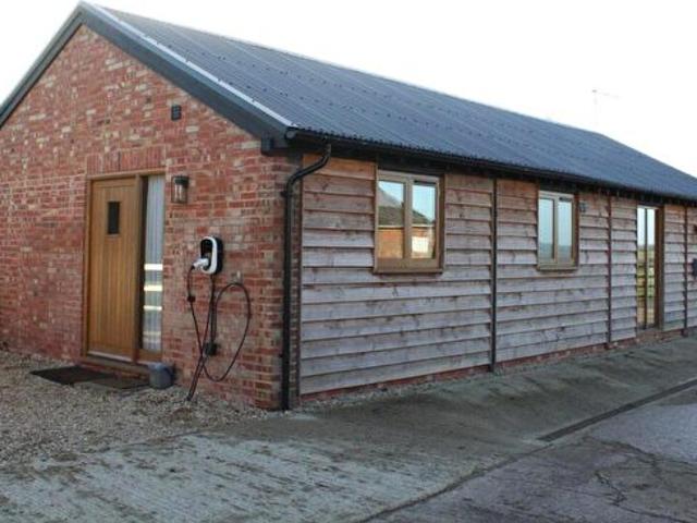 2 Bedroom Detached Bungalow To Rent In Kingsey, HP17