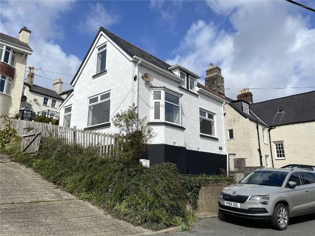 2 bedroom detached house