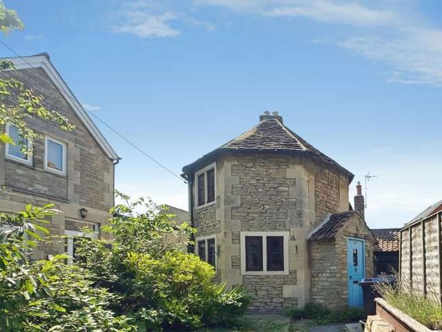 2 Bedroom Detached House