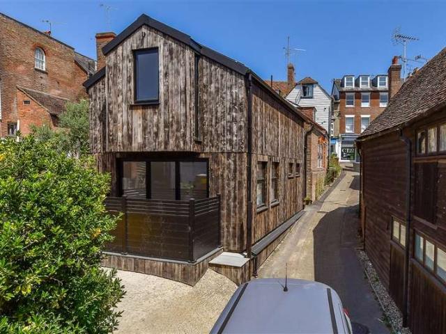 2 Bedroom Detached House