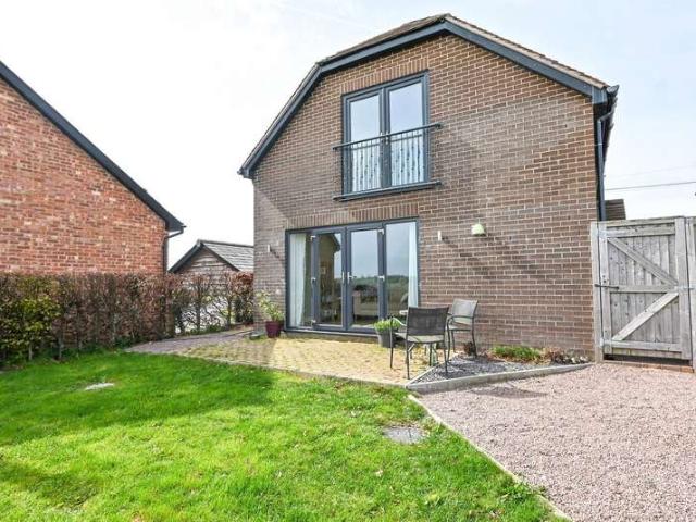 2 Bedroom Detached House