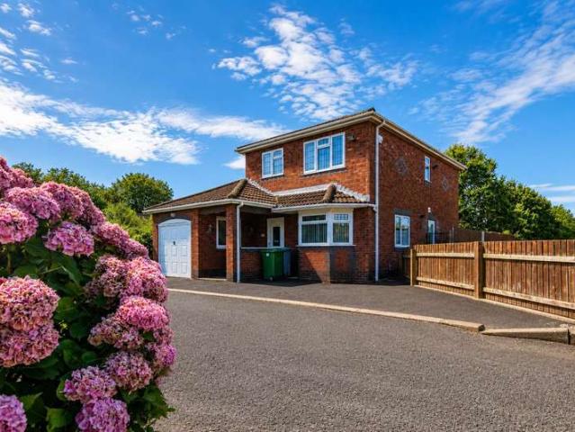 2 Bedroom Detached House