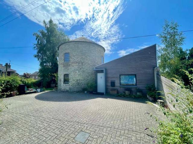 2 Bedroom Detached House