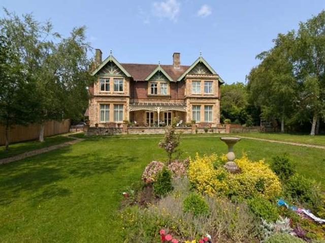 2 Bedroom Detached House