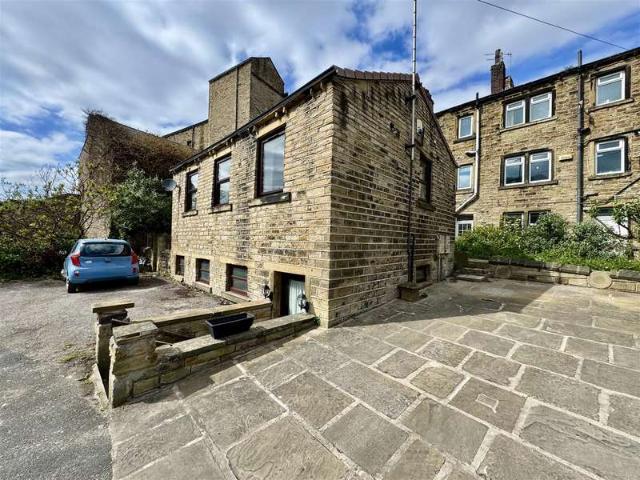 2 Bedroom Detached House