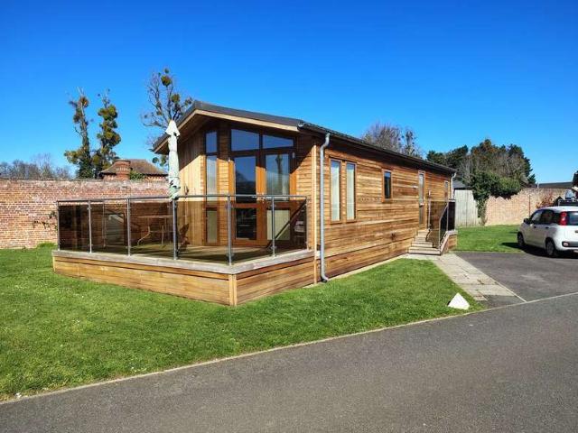2 Bedroom Detached House