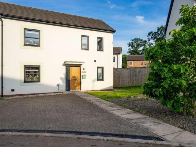 2 Bedroom Detached House