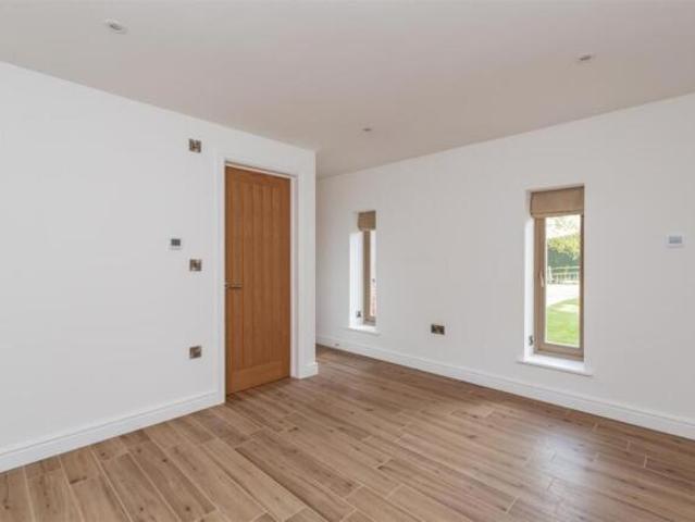 2 bedroom detached house for rent in Cranbrook Road, Tenterden, Kent, TN30
