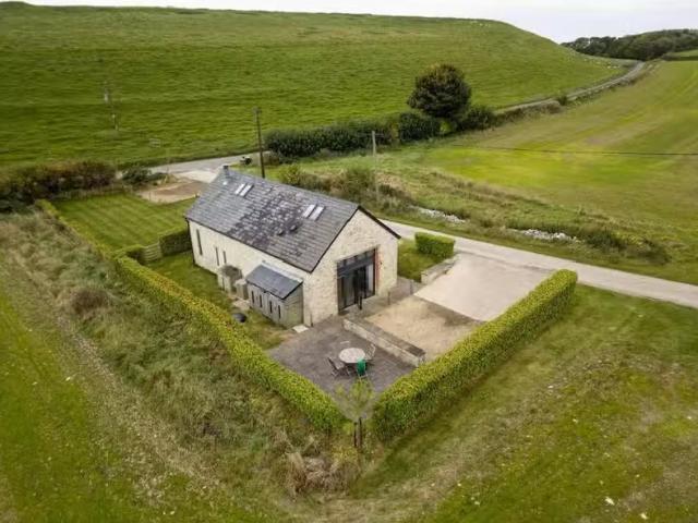 2 bedroom detached house for rent in Friar Waddon Road, Weymou.