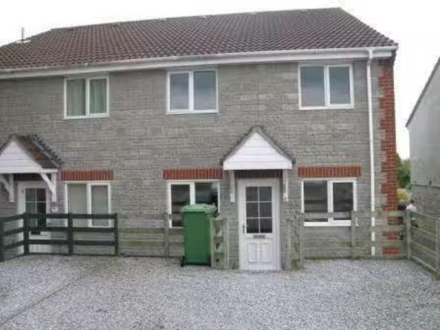 2 bedroom detached house for rent in Hill View Court, Evercree.