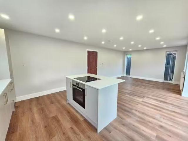 2 bedroom detached house for rent in Mill Road, Erith, Kent, DA8
