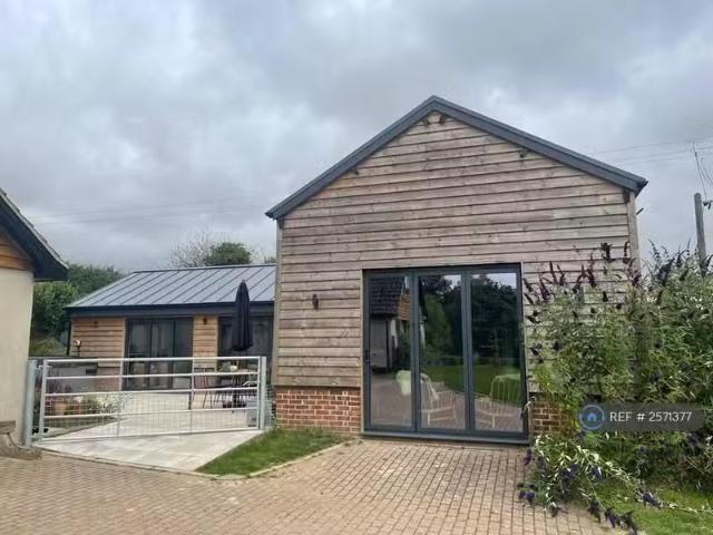 2 bedroom detached house for rent in Stone Street, Boxford, Su.