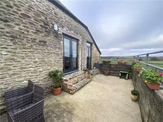2 bedroom detached house for rent in Sutton Bingham, Somerset.
