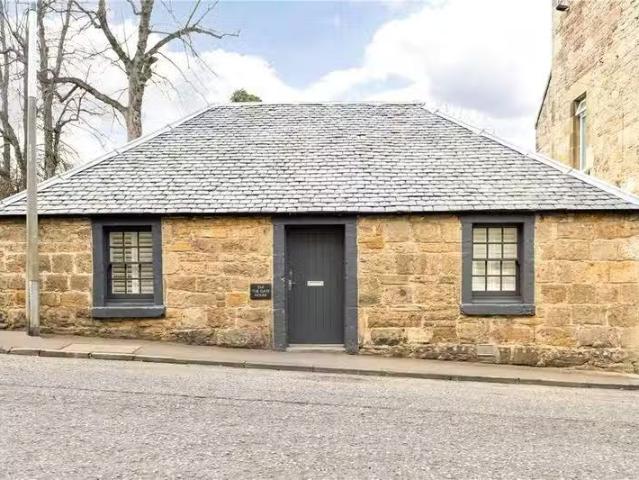 2 bedroom detached house for rent in The Gatehouse, Spylaw Str.