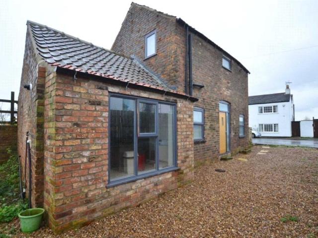 2 bedroom detached house for sale