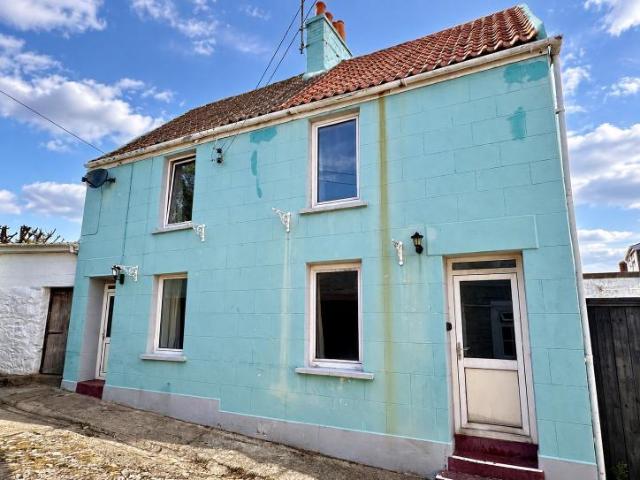2 bedroom detached house for sale