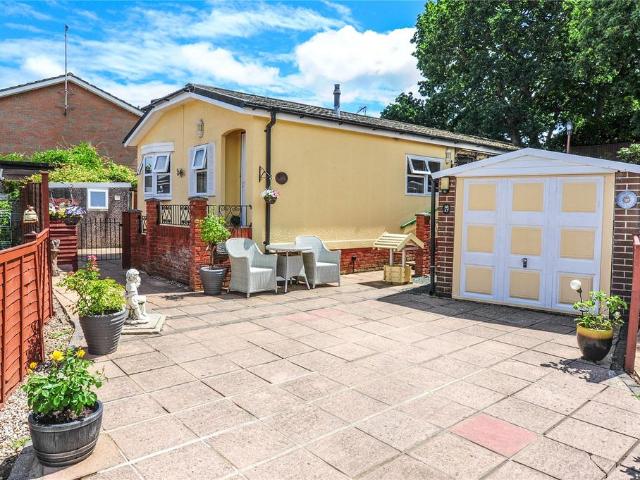 2 bedroom detached house for sale