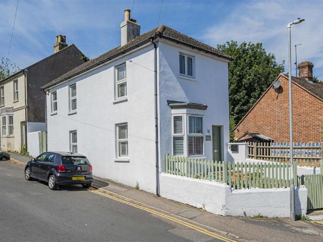 2 bedroom detached house for sale