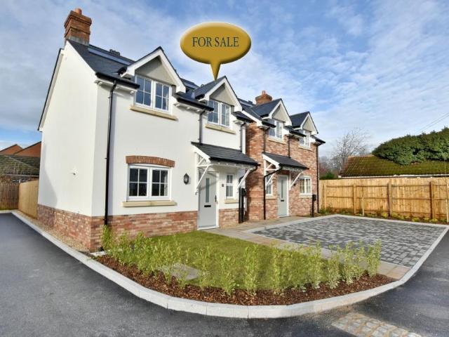 2 bedroom detached house for sale