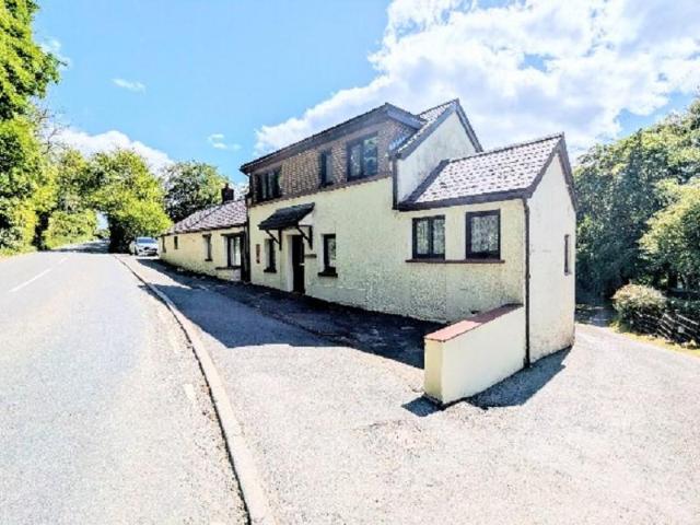 2 bedroom detached house for sale