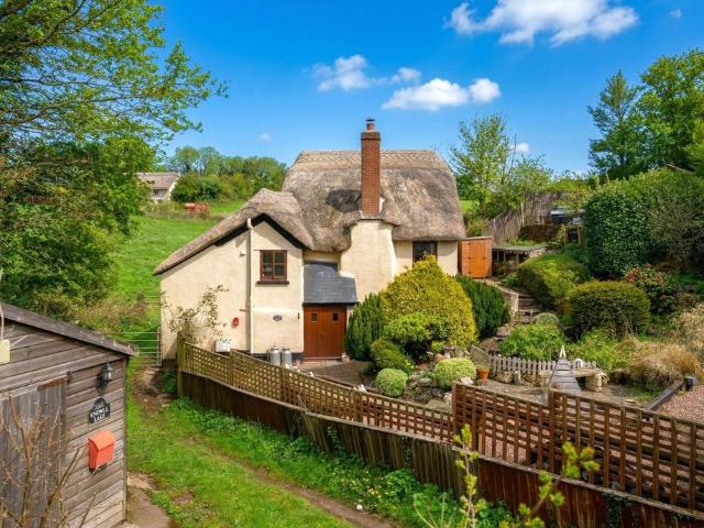 2 bedroom detached house for sale
