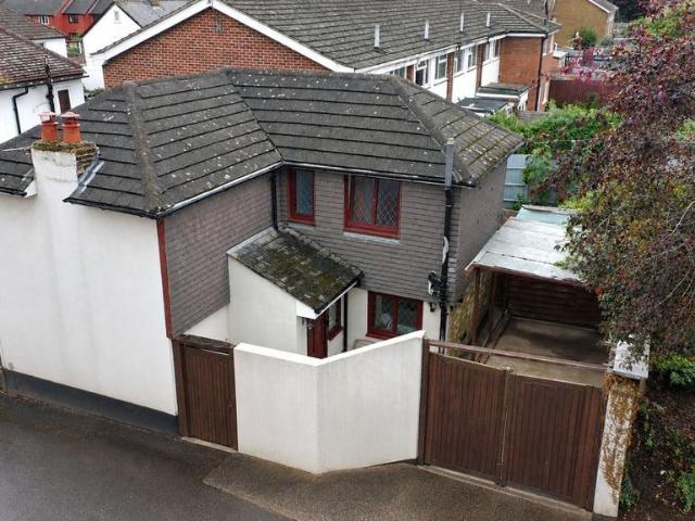 2 bedroom detached house for sale