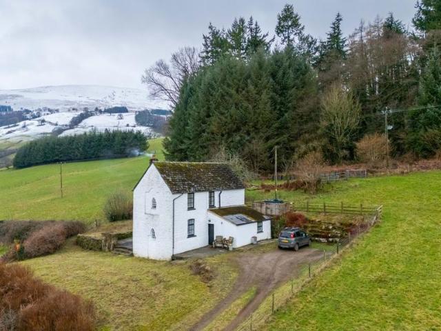 2 bedroom detached house for sale