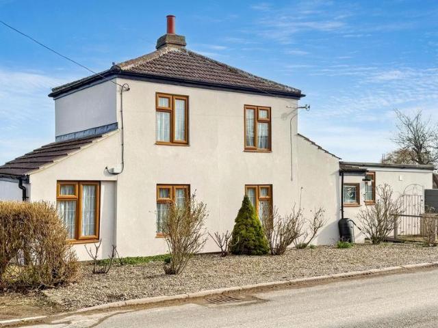 2 bedroom detached house for sale