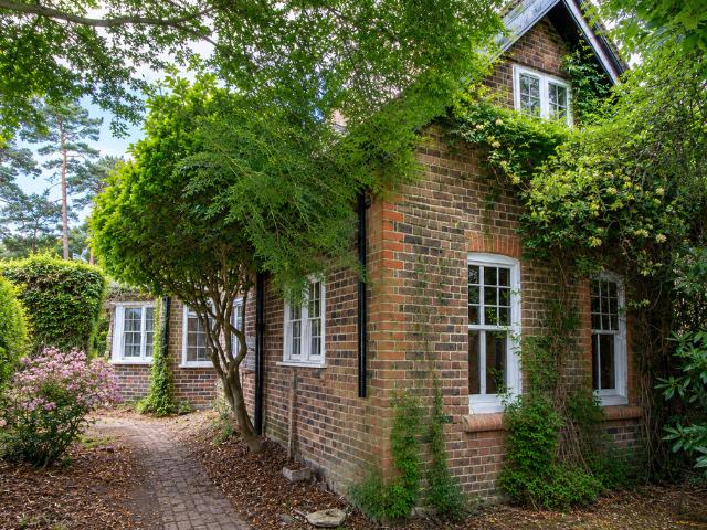 2 bedroom detached house for sale