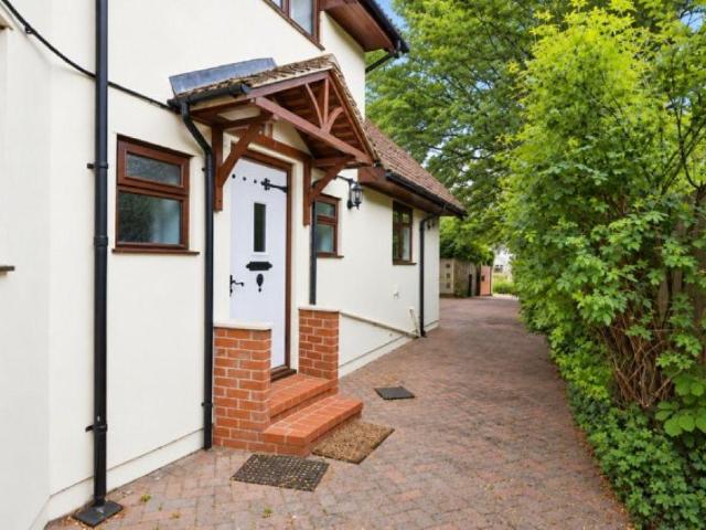 2 bedroom detached house for sale