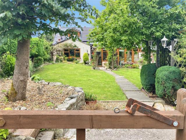 2 bedroom detached house for sale