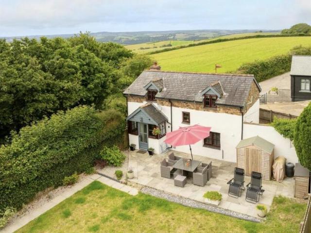 2 bedroom detached house for sale