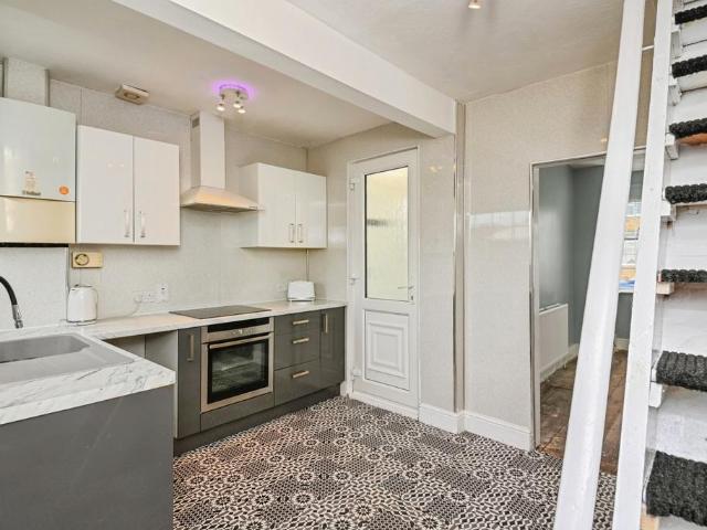 2 bedroom detached house for sale