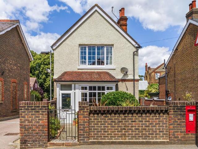 2 bedroom detached house for sale